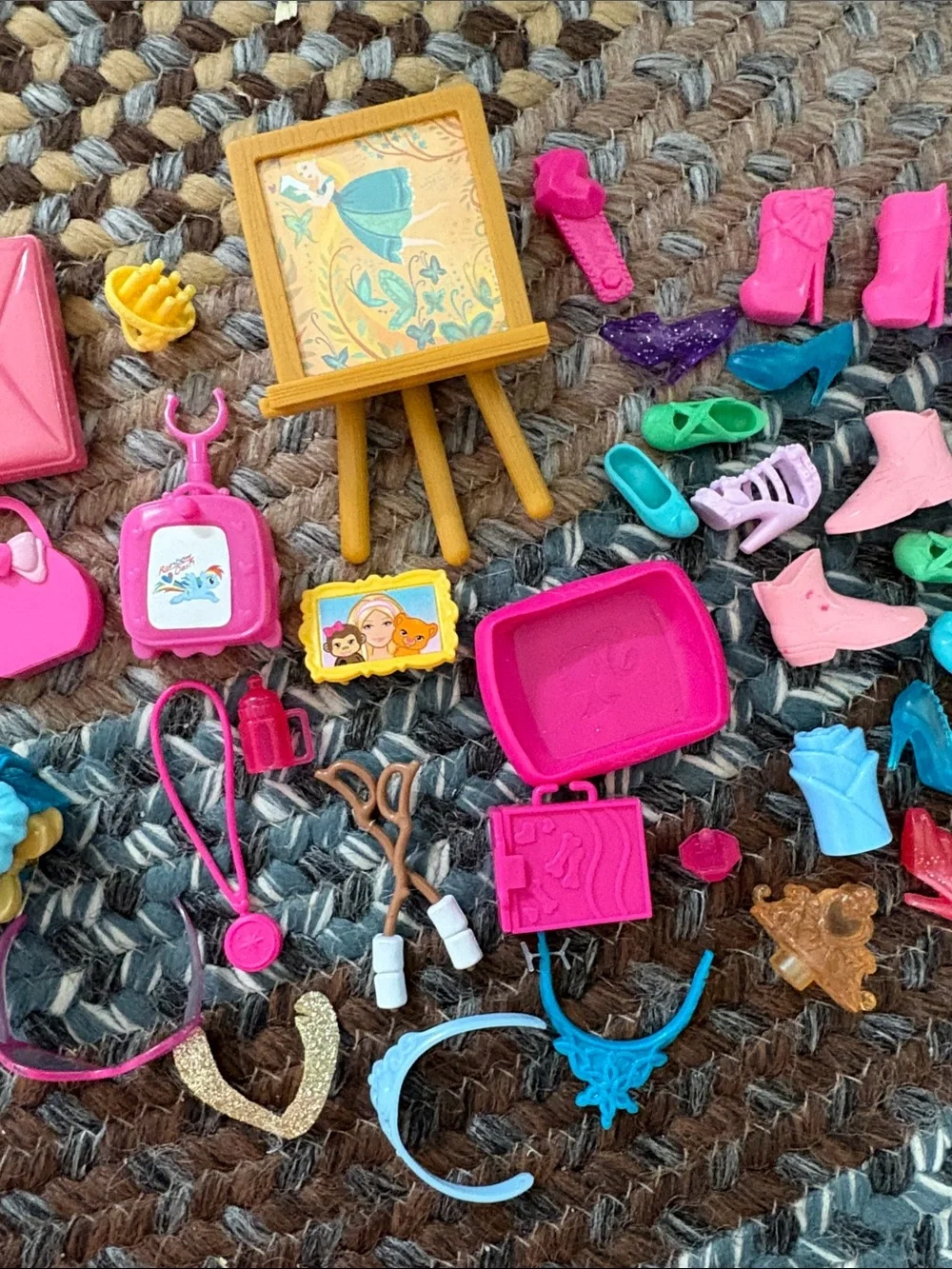 Lot of Barbie Accessories -‎ 1990s 2000s - Shoes, bags, easel, s’mores, crowns